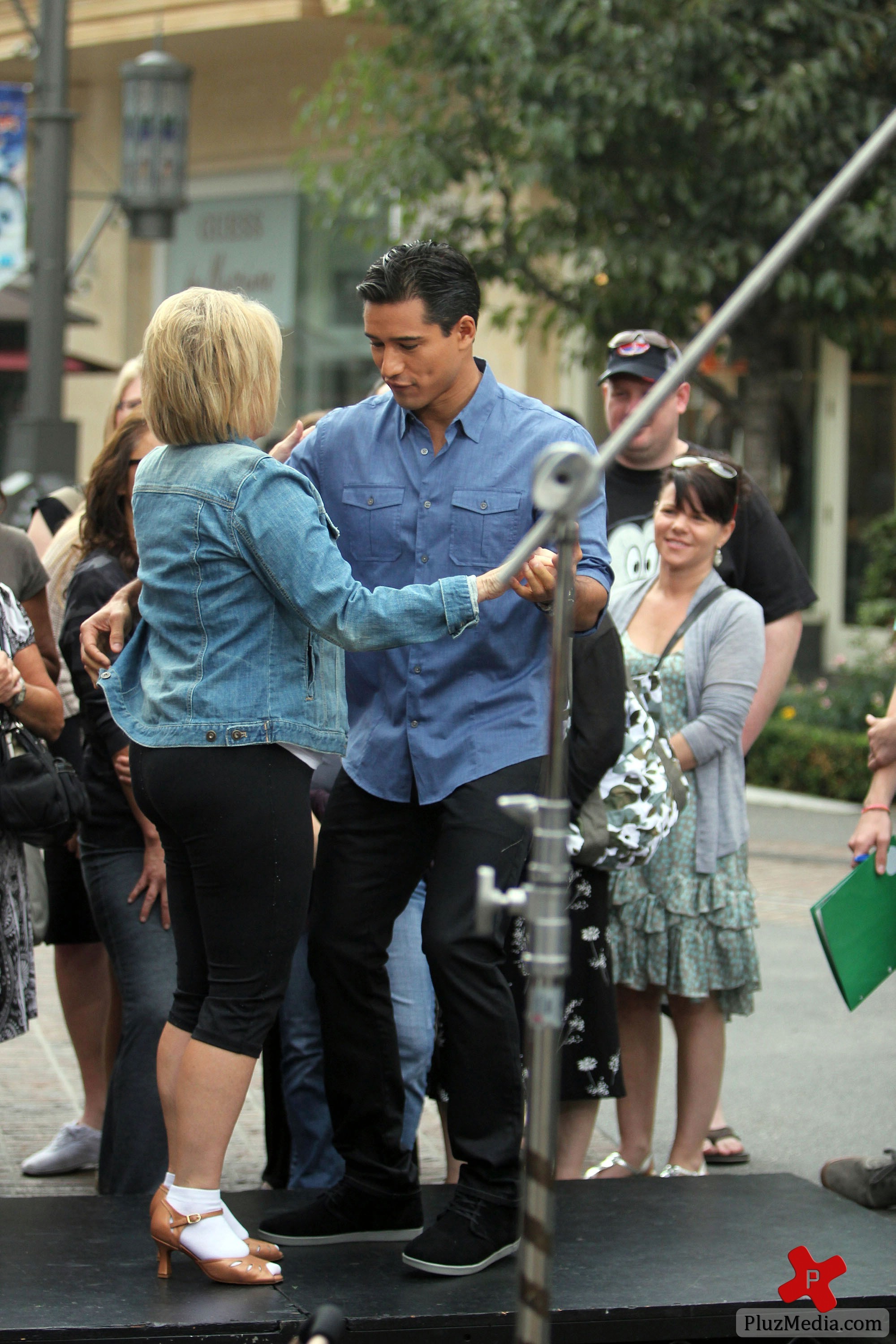 Celebrities at The Grove to film an appearance for news programme 'Extra' | Picture 88905